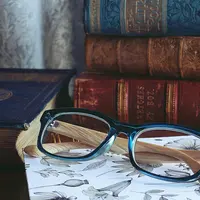 Hati-hati saat menggunakan kacamata/Copyright pexels.com/Suzy Hazelwood