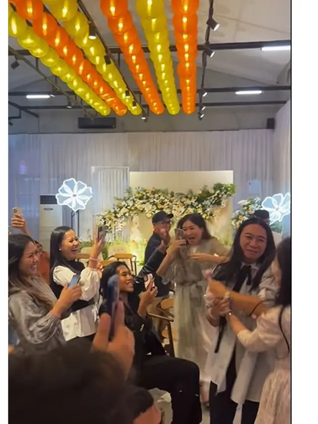 6 Momen Atries Angel Gelar Pengajian 4 Bulanan dan Gender Reveal, Haru Bahagia