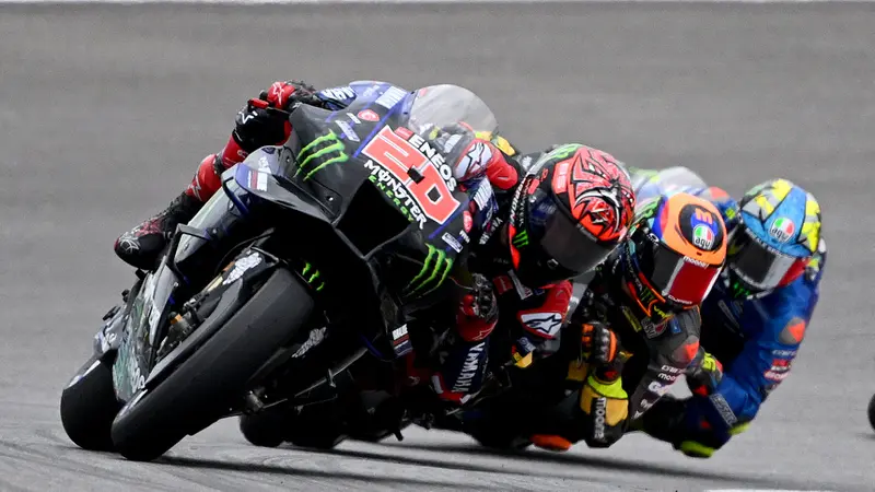 Foto: Kejadian Menarik MotoGP Portugal, Hadirnya Valentino Rossi Hingga Quartararo Nyemplung ke Kolam