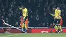 Pemain Watford, Troy Deeney (kiri) melakukan selebrasi usai membobol gawang Arsenal, torehan gol ini membuat Watford menang 2-0 atas Arsenal pada lanjutan Premier League di Emirates stadium, London, (31/1/2017). (AP/Frank Augstein)