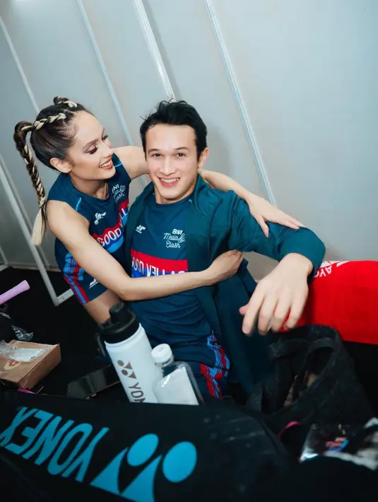 Cinta mengikuti acara pertandingan bulu tangkis  yang diselenggarakan oleh BNI Media Clash 3.0. Cinta dipasangkan dengan sang kekasih di ganda campuran mewakili tim The Good Vellas. [Instagram/claurakiehl]