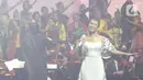 Penampilan penyanyi Christie dalam Konser Kebangsaan, Simfoni Insan Perhubungan, Bangkit Maju Bersama di Jakarta, Sabtu (6/8/2022). Christie membawakan lagu tentang transportasi seperti Bus, Naik Kereta Api dan Pesawatku. (Liputan6.com/Herman Zakharia)