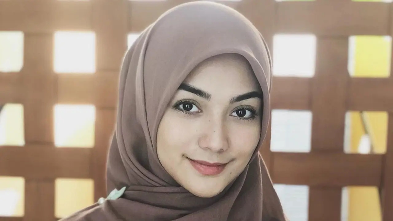 FOTO: Usai Umroh, Begini Tampilan Cantik Citra Kirana Kenakan Hijab
