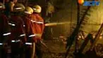 Gudang penyimpanan oli dan puluhan rumah di Jalan Krapu, Ancol, Jakut, hangus terbakar. Hubungan pendek arus listrik diduga menjadi penyebab kebakaran. 