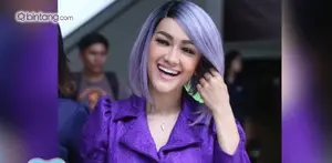 Julia Perez pun ikut bermain dalam aplikasi video streaming untuk menyapa fansnya.