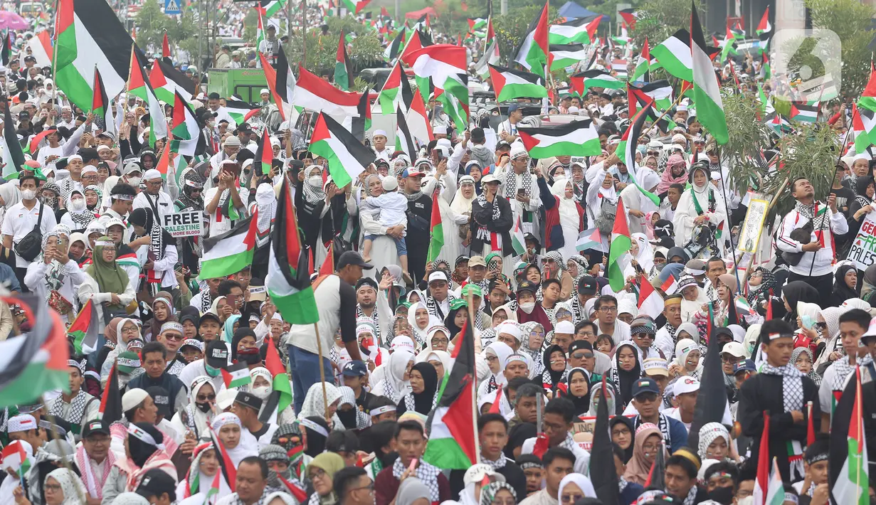Peserta mengikuti aksi damai Depok untuk Palestina di GDC, Depok, Jawa Barat, Minggu (26/11/2023). (merdeka.com/Arie Basuki)