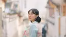 Bak bintang Drakor, Rinni Wulandari tampil begitu memesona dalam balutan hanbok bernuansa biru dan pink. @rinni_w.