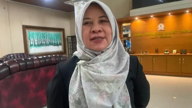 Kepala Dinas Ketahanan Pangan, Pertanian, dan Perikanan (DKP3) Kota Cirebon Elmi Masruroh saat memberikan keterangan.