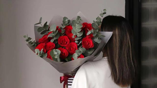 Cara Mengetahui Pria Mencintaimu, Tanda yang Ditunjukkan Lebih dari Sekadar Kata-Kata