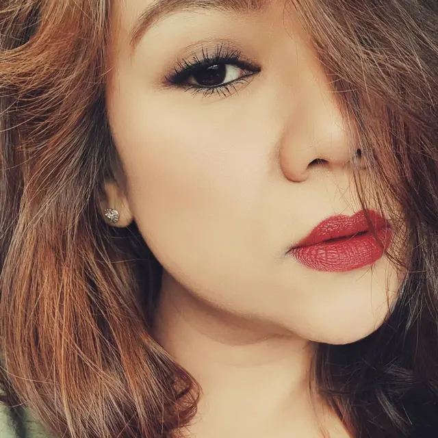 Kerap Berperan Jadi ART, Ini 6 Penampilan Artis Eno TB yang Bikin Pangling