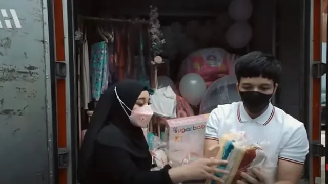 Kado satu truk perlengkapan bayi