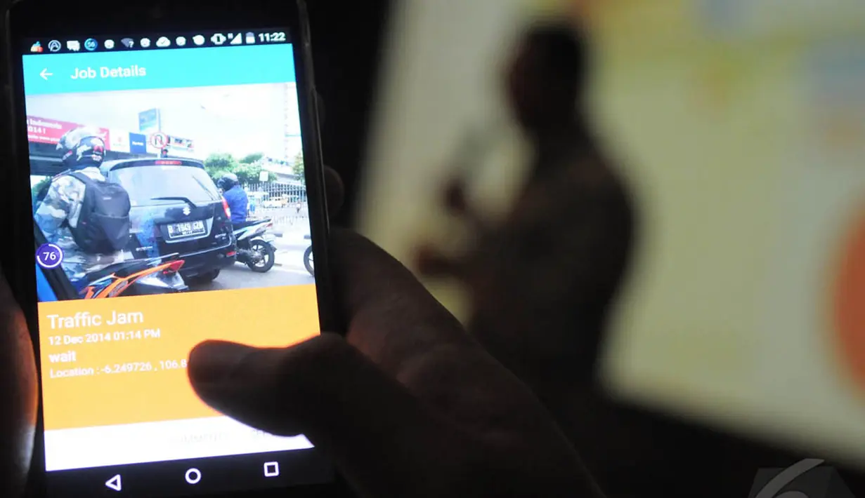 Aplikasi Smart City ini dapat digunakan untuk mengadu masalah kemacetan hingga banjir yang bakal langsung ditindaklanjuti oleh Pemprov DKI Jakarta, Senin (15/12/2014). (Liputan6.com/Herman Zakharia)