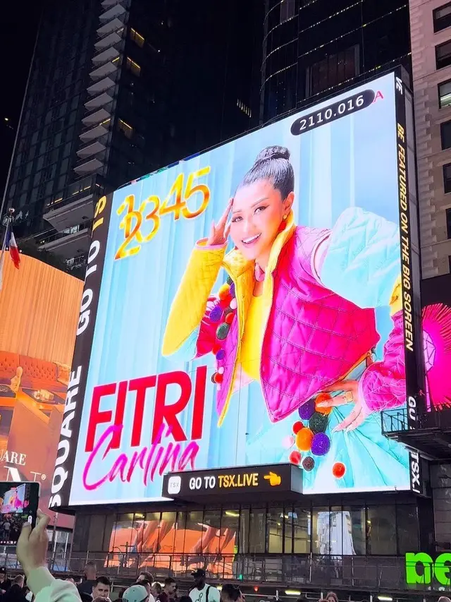 Fitri Carlina dalam Billboard Times Square . (Instagram/ fitricarlina)