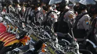 Pasukan Pamor Keris (Patroli Motor Penegakan Protokol Kesehatan di Masyarakat) beraksi lagi di Jatim. (Dian Kurniawan/Liputan6.com)