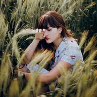 ilustrasi perempuan/Photo by Hazzel Silva on Unsplash