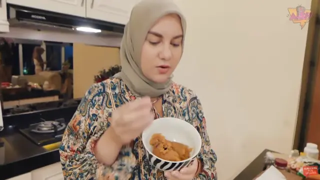 7 Momen Irish Bella Bikin Kue Nastar Lebaran, Hasilnya Enak Banget