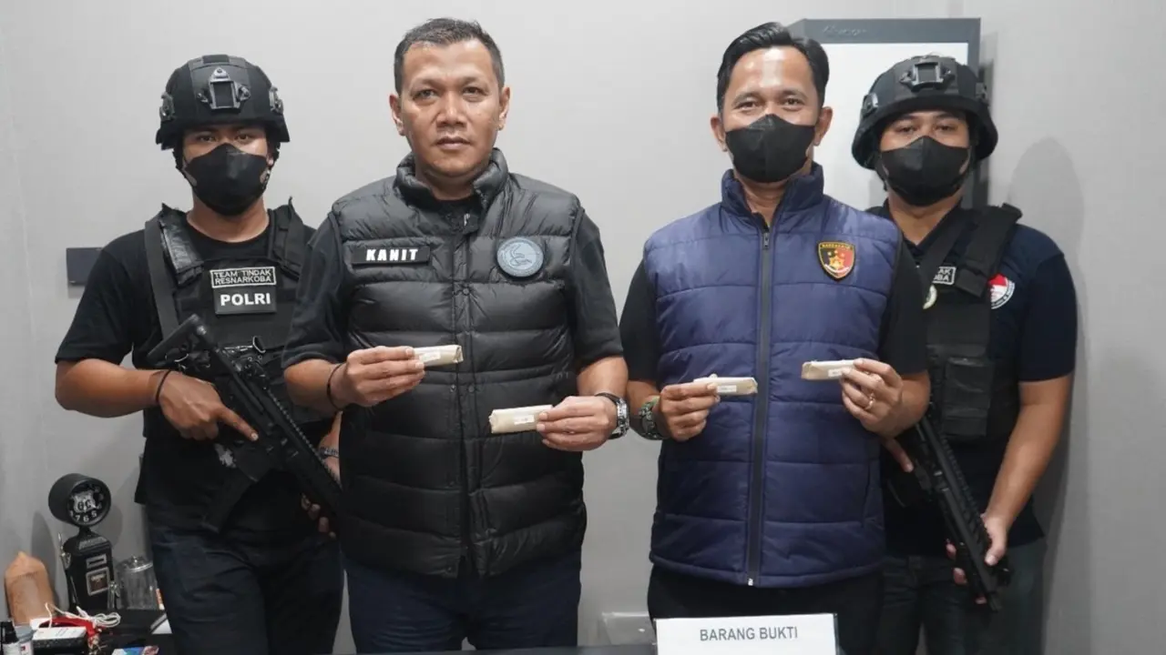 Ditresnarkoba Polda Metro Jaya mengagalkan peredaran ganja seberat 107,17 gram di Kota Tangerang.