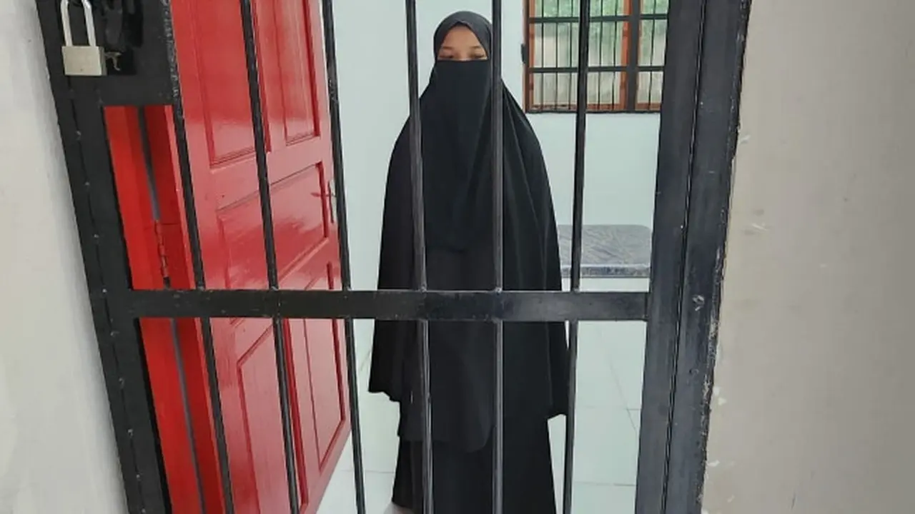 Warga Malaysia yang ditahan Kantor Imigrasi Dumai karena melebihi izin tinggal di Indonesia.