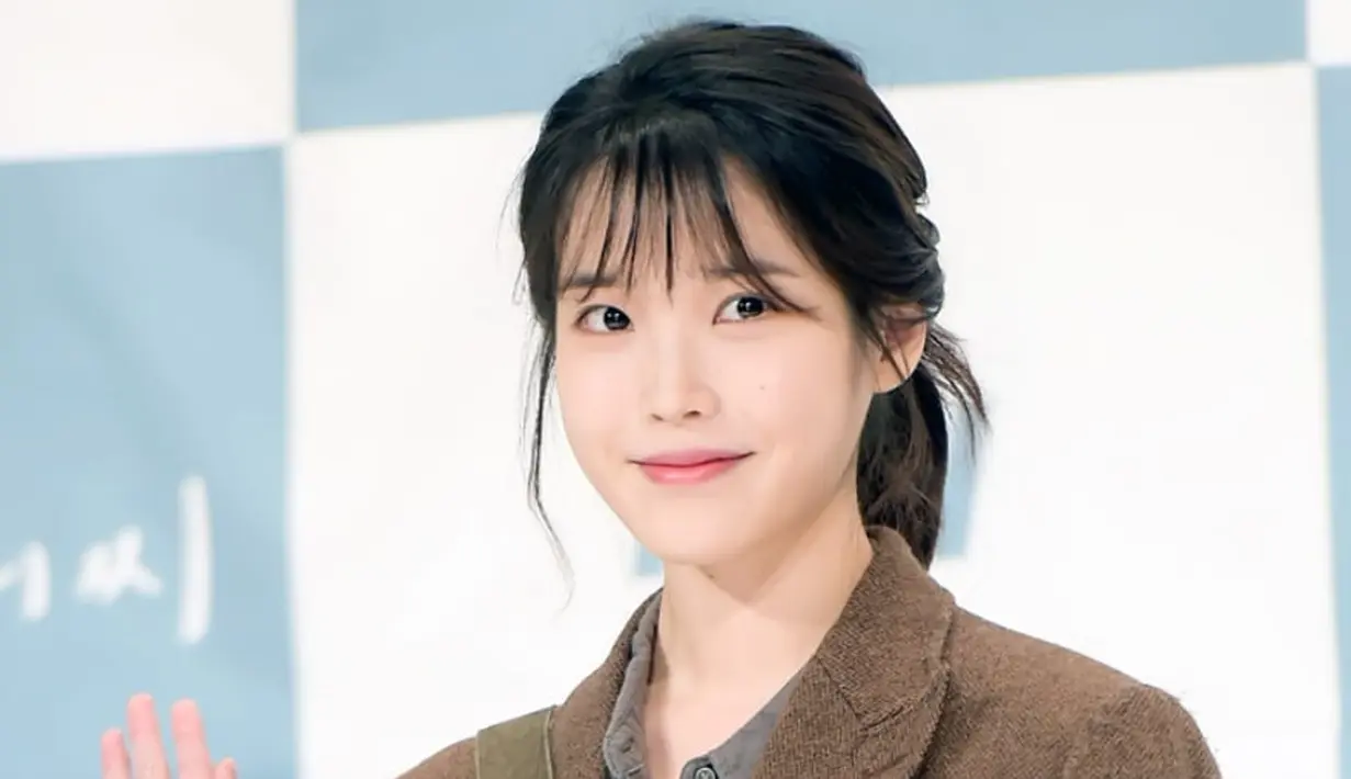 IU sempat menuai kritik karena aktingnya di beberapa serial TV. Akan tetapi IU berhasil meyakinkan publik dengan aktingnya di serial My Ahjussi. (Foto: soompi.com)