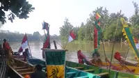 Rano Karno, Plt Gubernus Banten, nyaris tercebur ke sungai Cisadane saat menghadiri perayaan perahu naga atau Peh Cun.