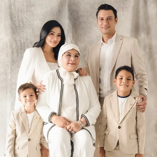 Jelang 13 Tahun Pernikahan, Ini 7 Pemotretan Titi Kamal dan Christian Sugiono