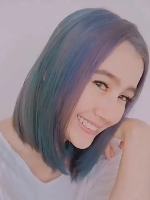 6 Potret Ardina Rasti dengan Warna Rambut Berbeda, Curi Perhatian