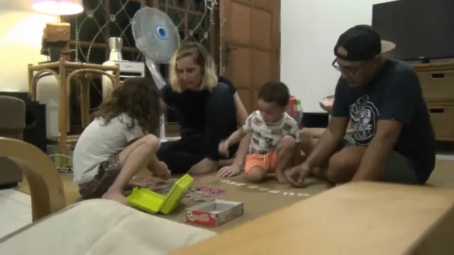Charlotte Peeters Bersama Keluarga
