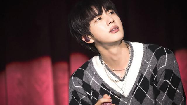 Momen Jin BTS Donasi Rp 1,1 Miliar. (instagram/jin)