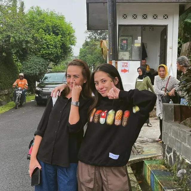 Potret 5 Artis Muda Pertama Kali Ikut Nyoblos di Pemilu 2024, Semangat Banget