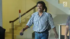 Ahli hukum tata negara, Margarito Kamis usai menjalani pemeriksaan di Gedung KPK, Jakarta, Senin (27/11). Ia diperiksa sebagai ahli yang meringankan untuk tersangka kasus dugaan korupsi pengadaan e-KTP, Setya Novanto. (Liputan6.com/Helmi Fithriansyah)