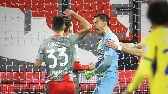 Selebrasi kiper Cremonese asal Indonesia, Emil Audero Mulyadi usai melakukan penyelamatan saat menjamu Hellas Verona dalam lanjutan Serie A 2025/2026, Selasa (20/1/2026) dini hari WIB, (Instagram Emil Audero Mulyadi)