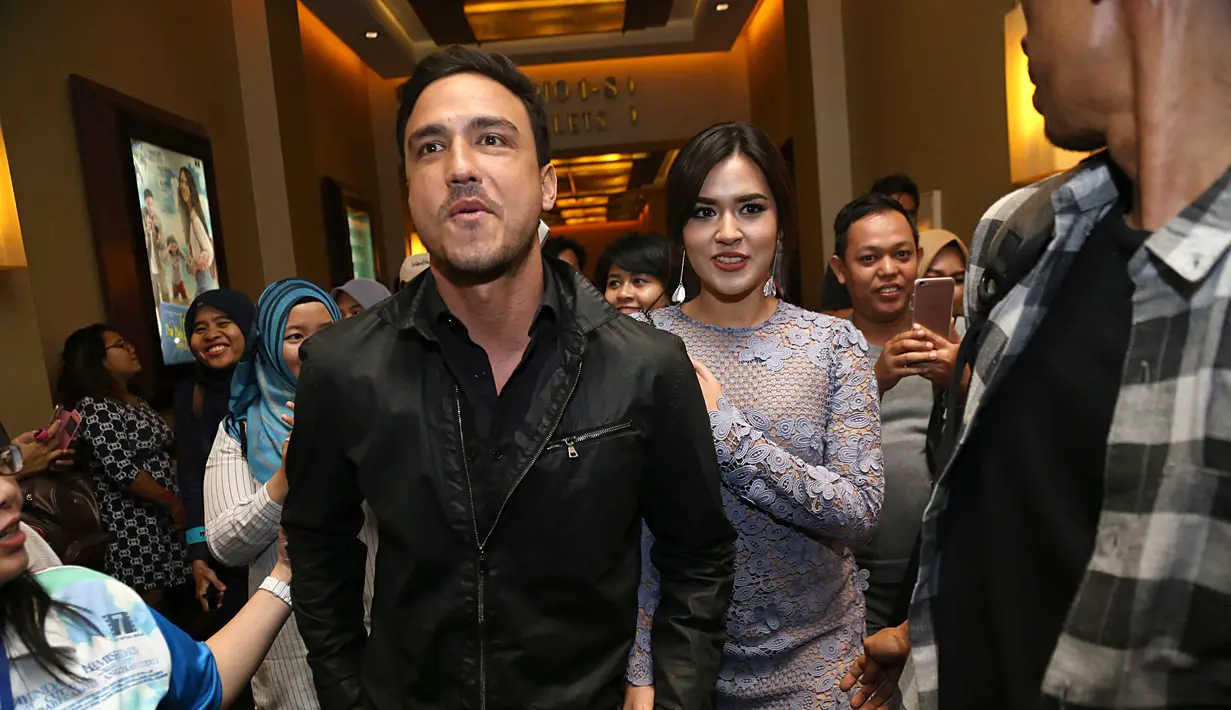 Kebahagian tengah bersama penyanyi cantik Raisa. Bukan hanya sepeda yang didapatkan dari bapak Presiden Jokowi, tetapi juga soal kisah cintanya dengan Hamish Daud yang selalu ramai diperbincangkan. (Nurwahyunan/Bintang.com)