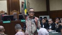 Mantan Wakil Menteri Ketenagakerjaan (Wamenaker), Immanuel Ebenezer Gerungan alias Noel, saat mengikuti sidang pembacaan tuntutan dari Jaksa Penuntut Umum (JPU) atas kasus dugaan pemerasan dan penerimaan gratifikasi terkait pengurusan sertifikasi Keselamatan dan Kesehatan Kerja (K3) di lingkungan kementerian Ketenagakerjaan di Pengadilan Tindak Pidana Korupsi, Jakarta, Senin (18/5/2026). (Kapanlagi.com/Budy Santoso)
