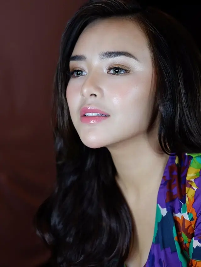 6 Gaya Pemotretan Amanda Manopo dengan Rambut Panjang, Makin Memesona
