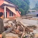 Banjir Bandang Terjang Parigi Moutong, Jalur Trans Sulawesi Lumpuh