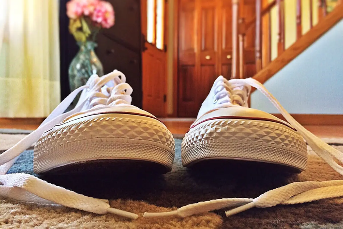 Lenyapkan Bau Sepatu di Dalam Rumah