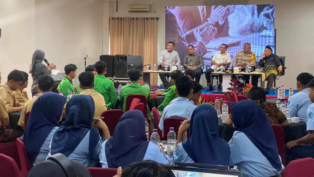 Dialog ratusan siswa dan mahasiswa untuk mewujudkan Pilkada Rohul damai dan lancar.