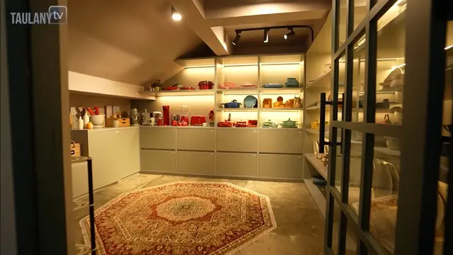 Dapur rumah Tompi. [Foto: YouTube/TaulanyTV]