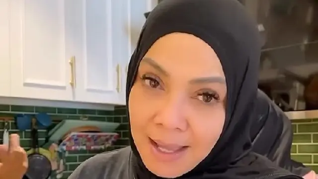 Momen Rieta Amilia Bikin Bubur Kampiun untuk Buka Puasa (credit: instagram/rieta_amilia)