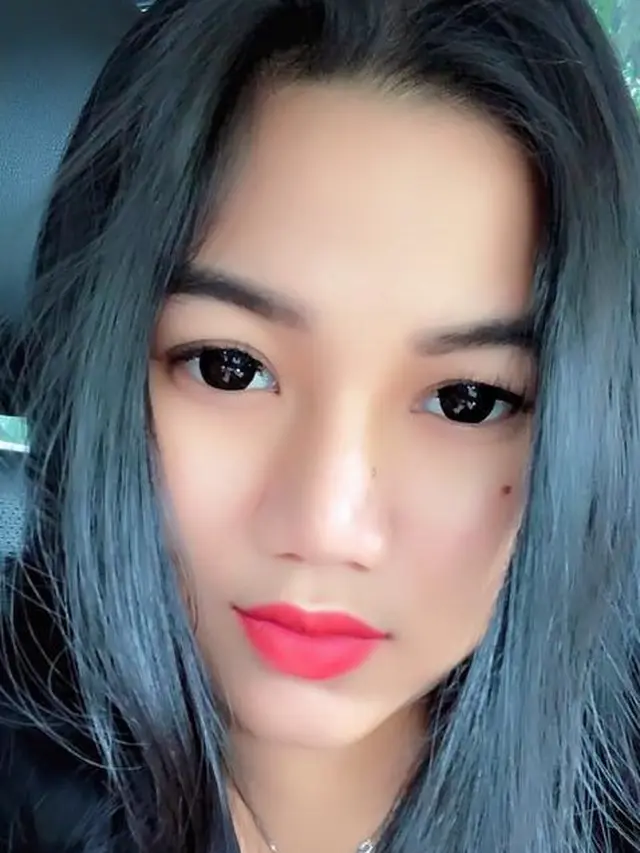 6 Potret Cantik Gita, Istri Bopak Castello yang Terpaut Usia 28 Tahun