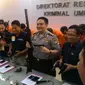 Ratusan senjata api dan airsoft gun yang disita aparat (Liputan6.com/Ahmad Romadoni)