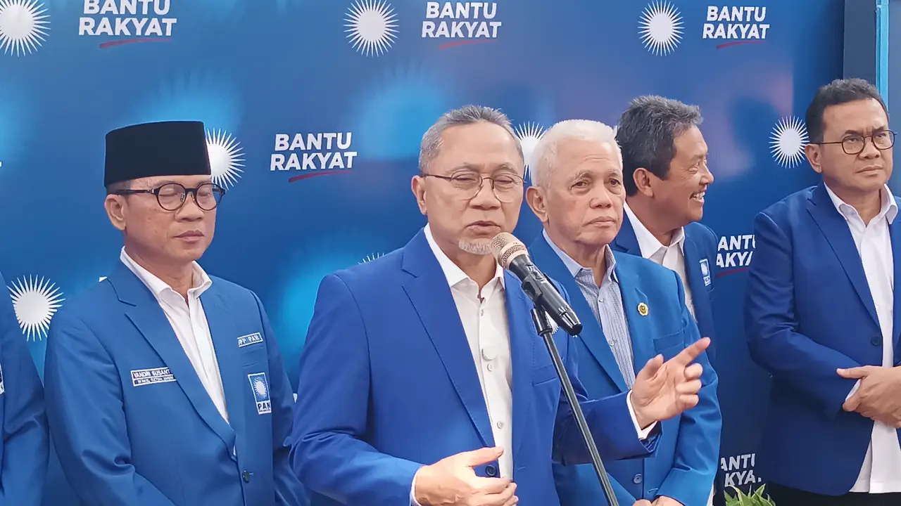 Ketua Umum Partai Amanat Nasional (PAN) Zulkifli Hasan (Zulhas) dalam acara halalbihalal di Kantor DPP PAN, Jakarta, Minggu (20/4/2025). (Merdeka.com/Nur Habibie)