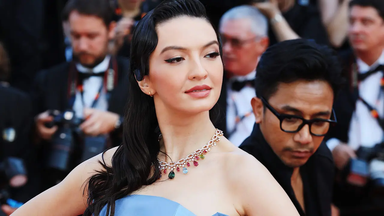 Raline Shah Memukau bak Belle dengan Gaun Rancangan Desainer Medan di Karpet Merah Festival Film Cannes 2023