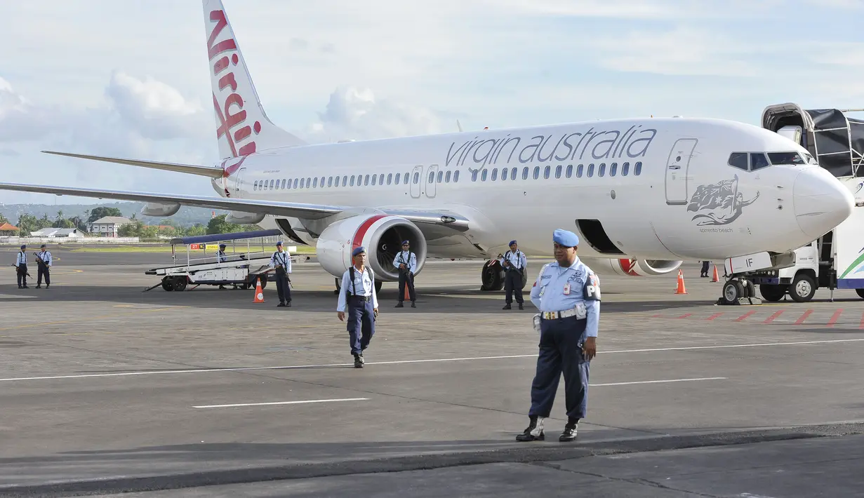 Peristiwa ini menjadi perhatian dunia. Media Australia Sydney Morning Herald menulis "Virgin Australia plane held at Bali airport." (Pesawat Virgin Australia 'ditahan' di Bandara Bali). (ANTARA FOTO/Nyoman Budhiana)