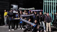 Kelompok suporter PSIM Yogyakarta dan PSS Sleman. (Bola.com/Ana Dewi)