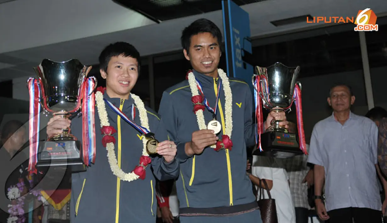Liliyana Natsir dan Tontowi Ahmad menjadi kampiun di kelas ganda campuran Kejuaraan Dunia Bulutangkis 2013 (Liputan6.com/ Helmi Fithriansyah).
