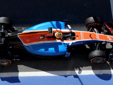 Pebalap Manor Racing asal Indonesia, Ro Haryanto, berada di posisi ke-19 latihan bebas kedua F1 GP Spanyol di Sirkuit Catalunya, Spanyol, Jumat (13/5/2016). (AFP/Josep Lago)