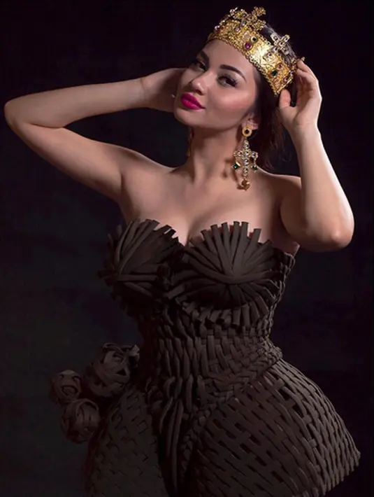 Foto yang mendapat ribuan likes itu memunculkan beragam tanggapan komentar dari para netizen. Selain memuji keseksiannya pemeran film Kawin Laris itu, juga ada yang hilang focus hingga mengaku mimisan. (Instagram/arieltatum)