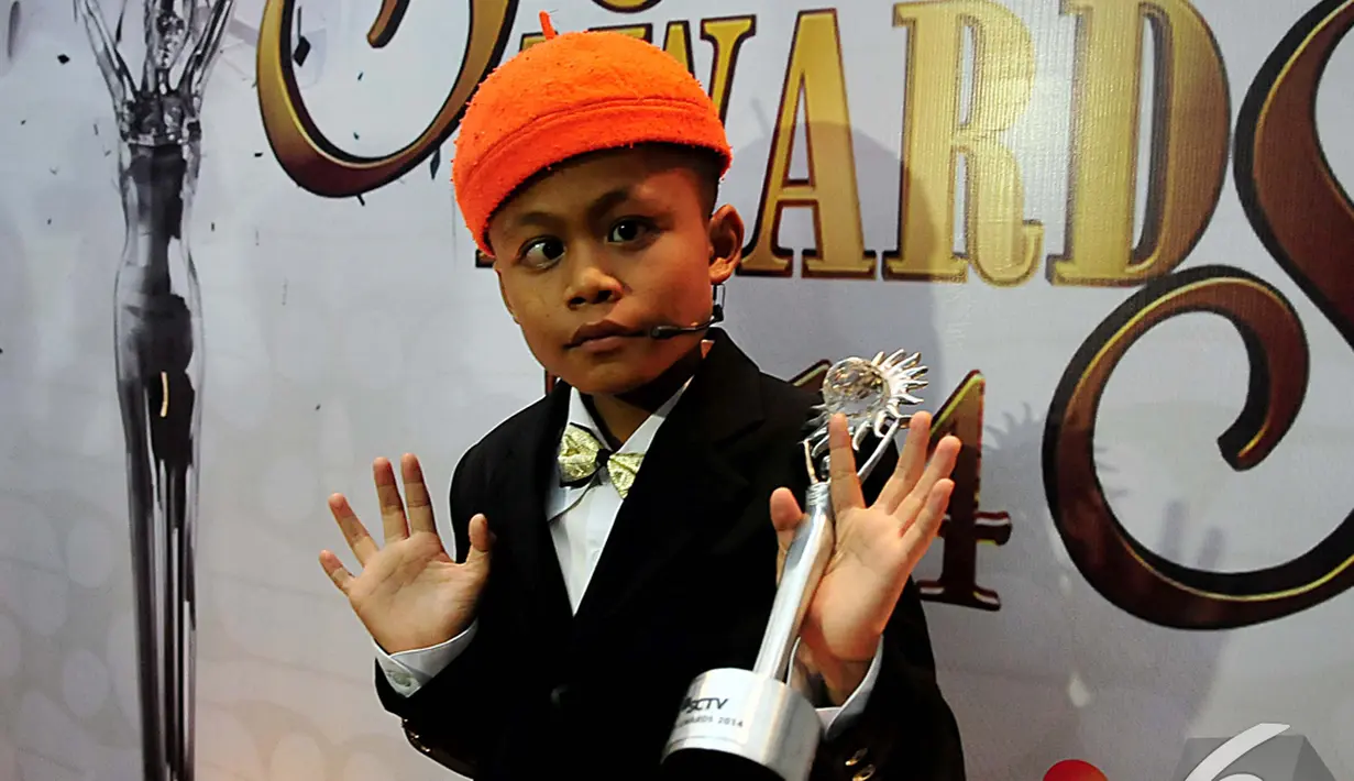 Sony Wakwaw raih penghargaan Artis Cilik Paling Ngetop di ajang SCTV Awards 2014. Foto diambil pada Sabtu (29/11/2014). (Liputan6.com/Johan Tallo)