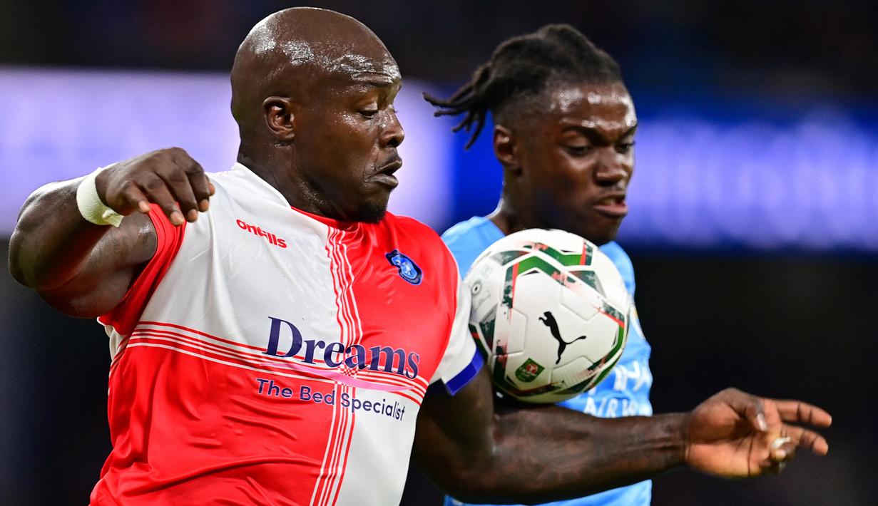 Lavia adalah gelandang bertahan yang dibutuhkan Pep Guardiola. Dirinya mudah mengendalikan tempo permainan, seimbang, memberikan stabilitas dan merebut bola kembali dengan cepat. (AFP/Paul Ellis)